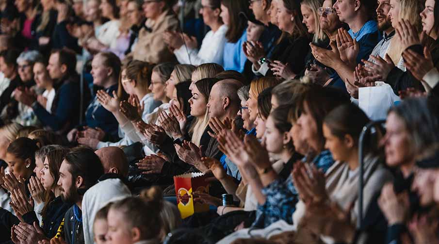 Publik på Scandinaviums läktare.